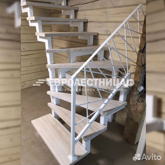Лестница на металлическом каркасе