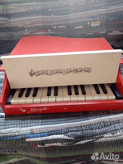 Детское пианино с клавишами