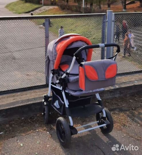Коляска-трансформер в идеальном состоянии