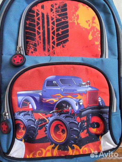 Школьный рюкзак для мальчика в хорошем состоянии