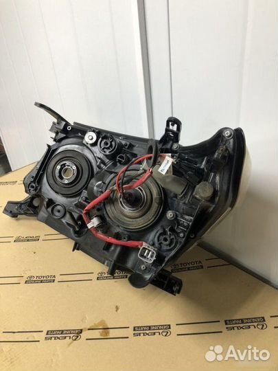 Фара правая Toyota Land Cruiser 200