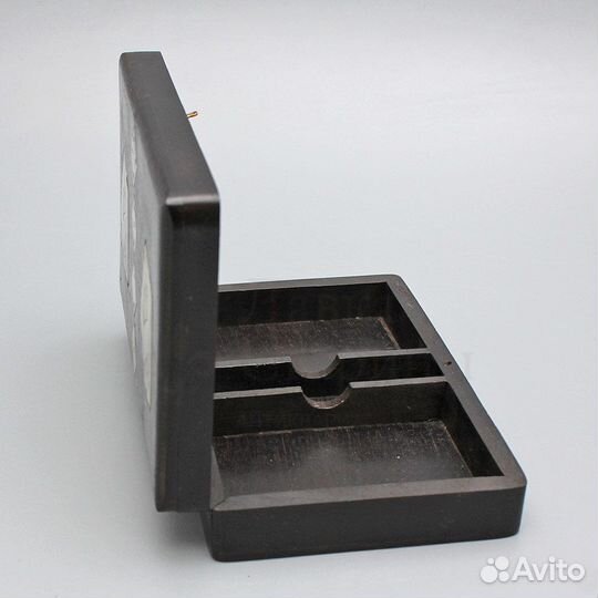 Старая шкатулка для двух колод игральных карт