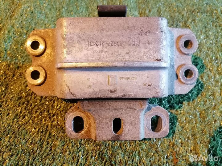 Опора двигателя (подушка двс) левая 3C0199555Q Vol