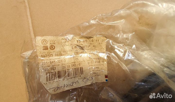 Уплотнитель бокового стекла Volkswagen Lt