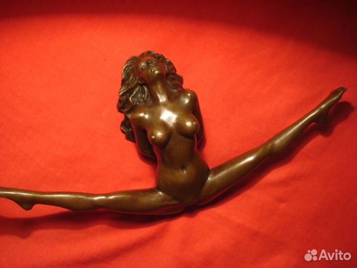 Статуэтка Эротика Связанная На Шпагате Франция