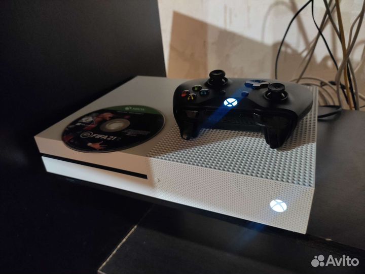 Xbox One s + Fifa 21
