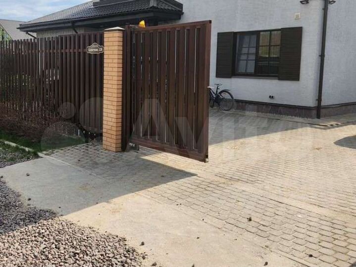 Дом 240 м² на участке 9,5 сот.