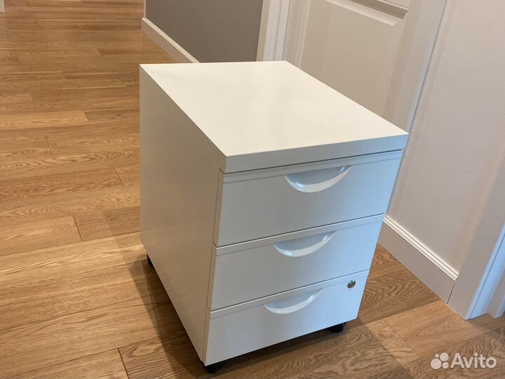 Тумбочка IKEA, металл