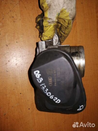 Заслонка дроссельная Ауди А4 В6 / Пассат В5 1,6 б