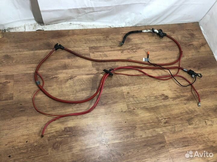 Плюсовой провод аккумулятора BMW 7 E38 рест