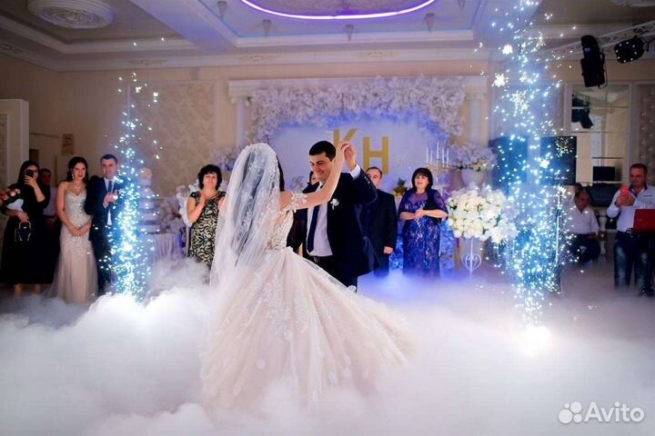 Фейерверки на свадьбу. Тяжелый дым. Конфетти