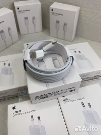 Блоки зарядки и провода iPhone