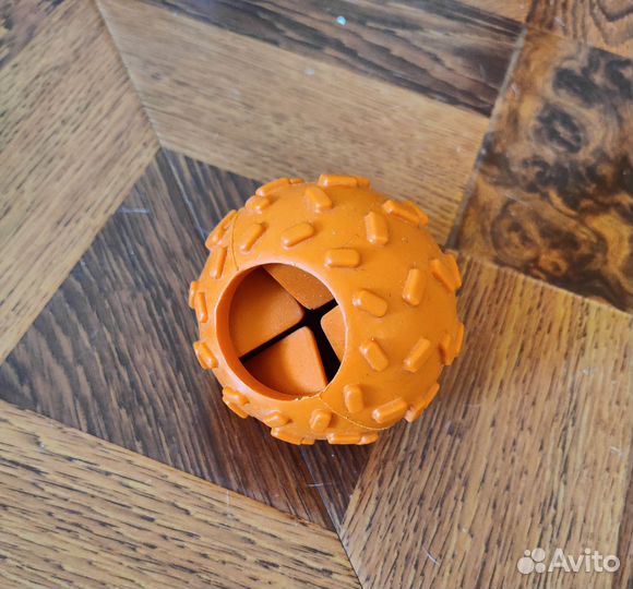 Игрушка жевательная для собак с шипами сфера