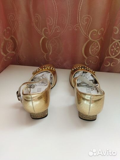 Туфельки новые 26,27 размер нарядные праздничные