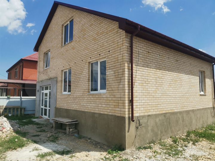 Дом 180 м² на участке 5 сот.