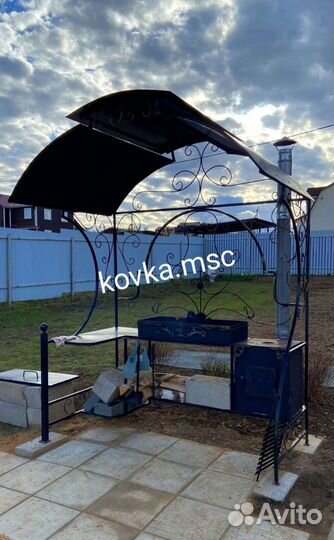 Мангал с крышей