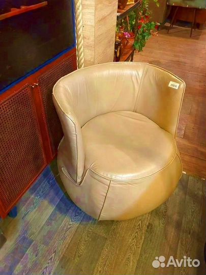 Кресло круглое из кожи