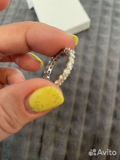 Серебряное кольцо с муассанитом