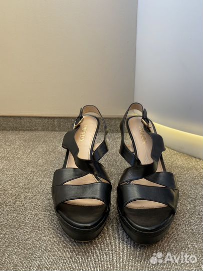 Оригинальные туфли Prada