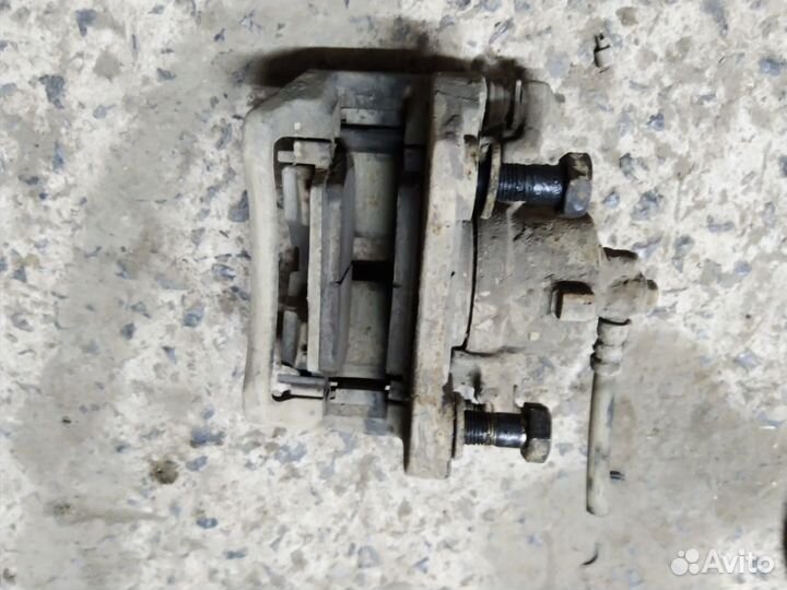 Суппорт передний Ниссан Примера Р12