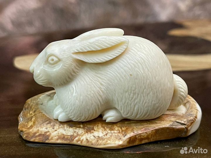 Резная фигурка из бивня мамонта. Кролик