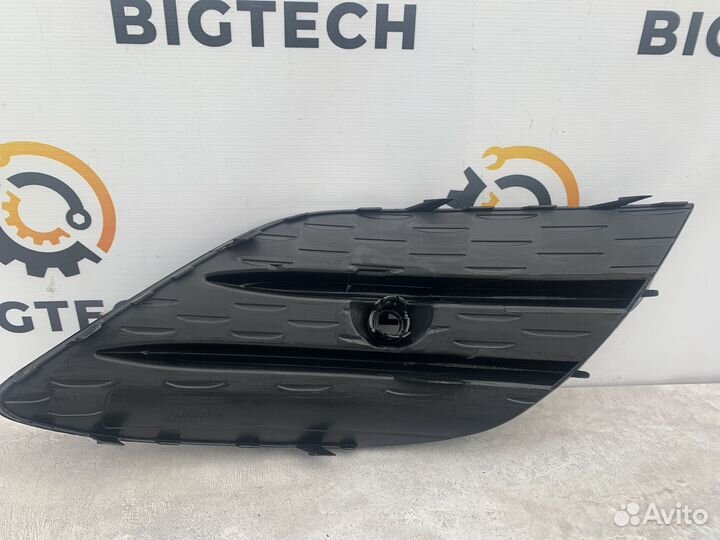 Решетка переднего бампера Mercedes A1188854301