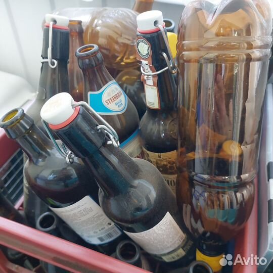 Бутылки стеклянные и пластиковые с ящиком