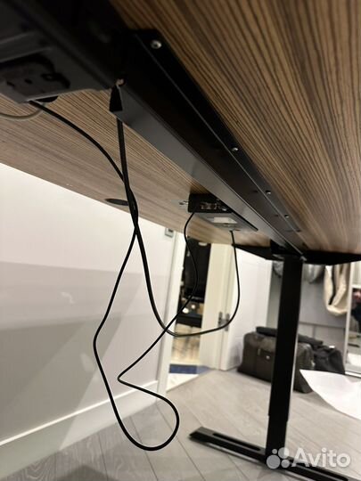 Компьютерный стол с электроприводом tabularasa