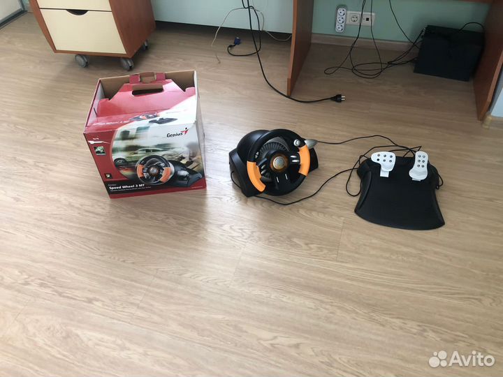 Игровой руль genius с педалями