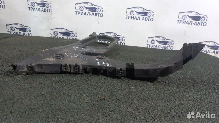 Кронштейн бампера Q7