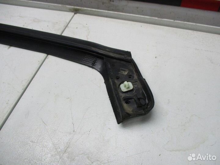 Уплотнитель стекла двери задней левой Kia Optima 4