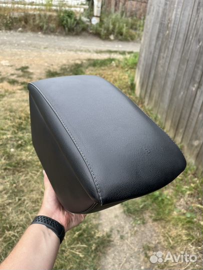 Подлокотник kia rio 4 б/у