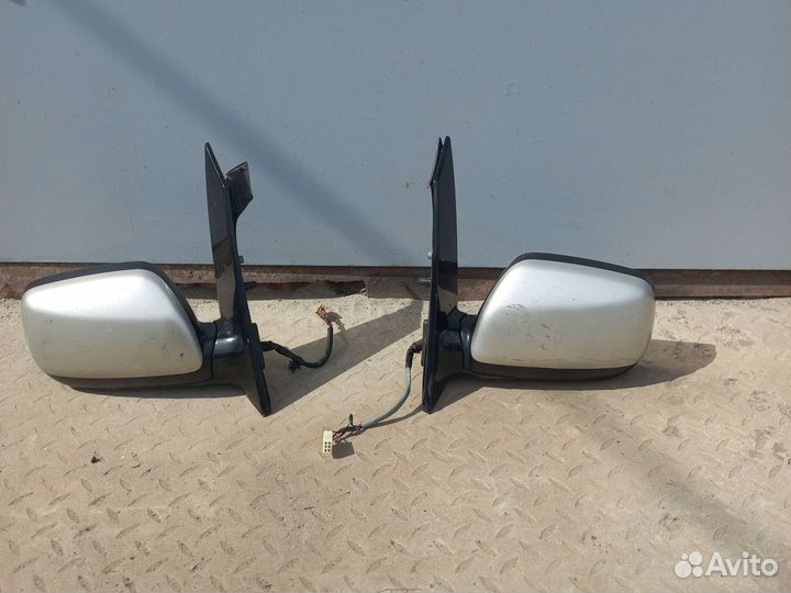 Toyota Avensis Verso зеркала заднего вида серебро