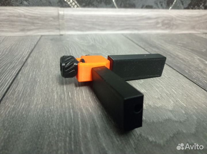 Фиксатор для регулировки зазора плитки