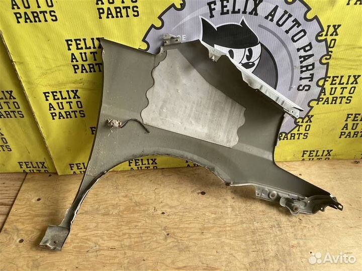 Крыло переднее левое Nissan Serena (pnc24) 1999-2