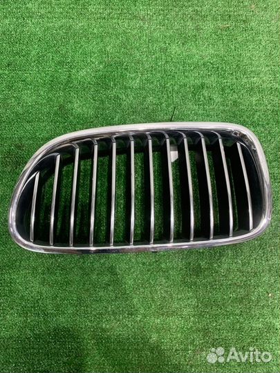 Решетка радиатора левая Bmw 520 F10 N20B20B 2012