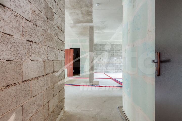 3-к. квартира, 98,8 м², 1/3 эт.