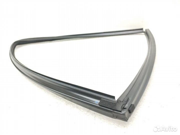 Уплотнитель стекла двери задний левый Bmw 5-Series
