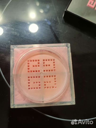 Givenchy румяна