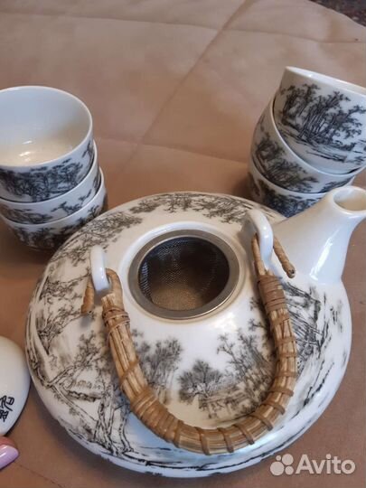 Заварочный чайник с чашками