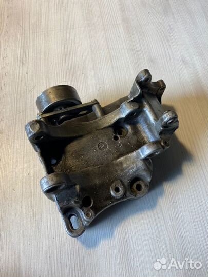 Кронштейн генератора Peugeot Partner M59