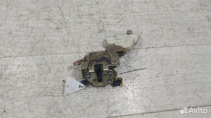 Замок двери передней левой Nissan Almera N16