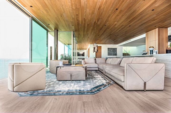 Дом 350 м² на участке 10 сот.