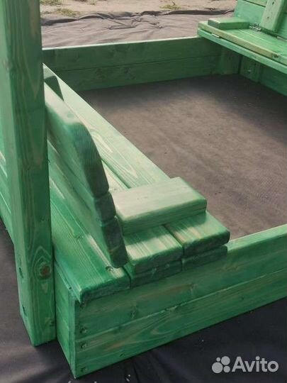 Песочница с крышкой и крышей