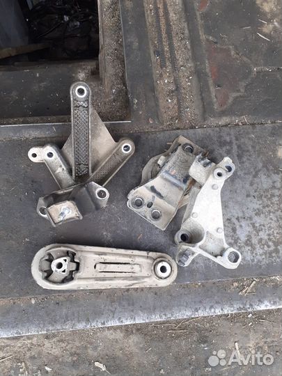 Опора двигателя Renault Sandero,Renault Logan