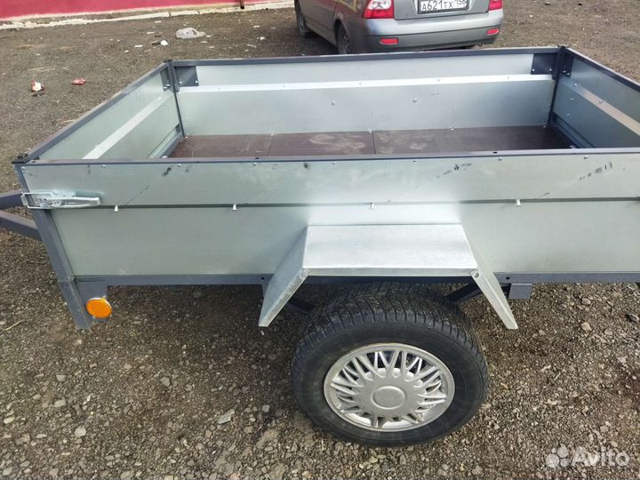 Прицеп легковой с колёсами и тентом