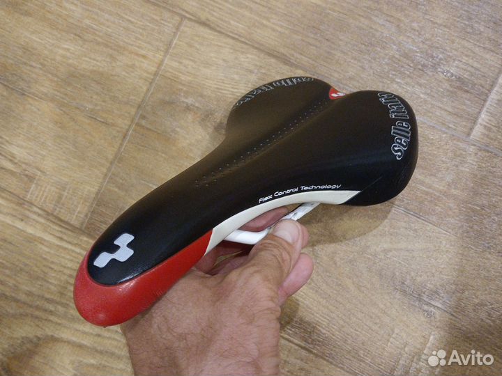 Седло для велосипеда selle italia