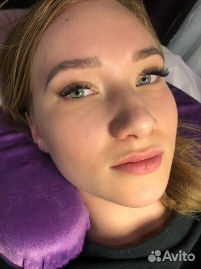 Наращивание ресниц и окрашивание бровей