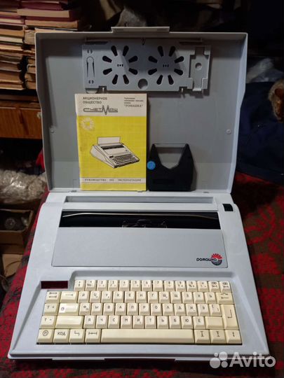 Электронная печатная пишущая машинка 