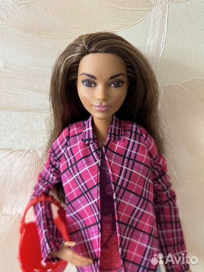 Кукла Barbie mtm Скейтбордистка (йога)